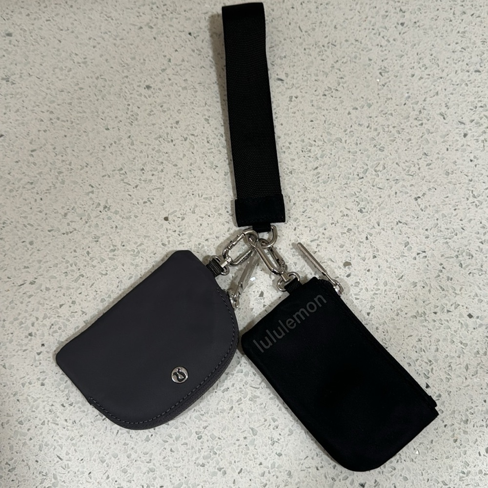 Lululemon duo pouch wristlet